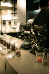 למה כולם מוסיפים "Lab" לשם המותג? ניתוח טרנדים בעולם החדשנות